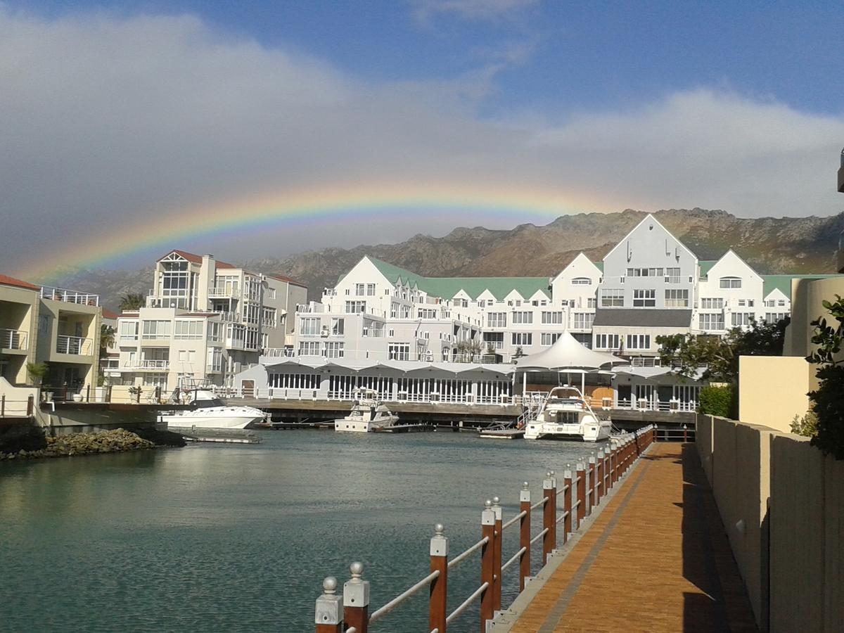 Krystal Beach Hotel Gordonʼs Bay Exterior foto