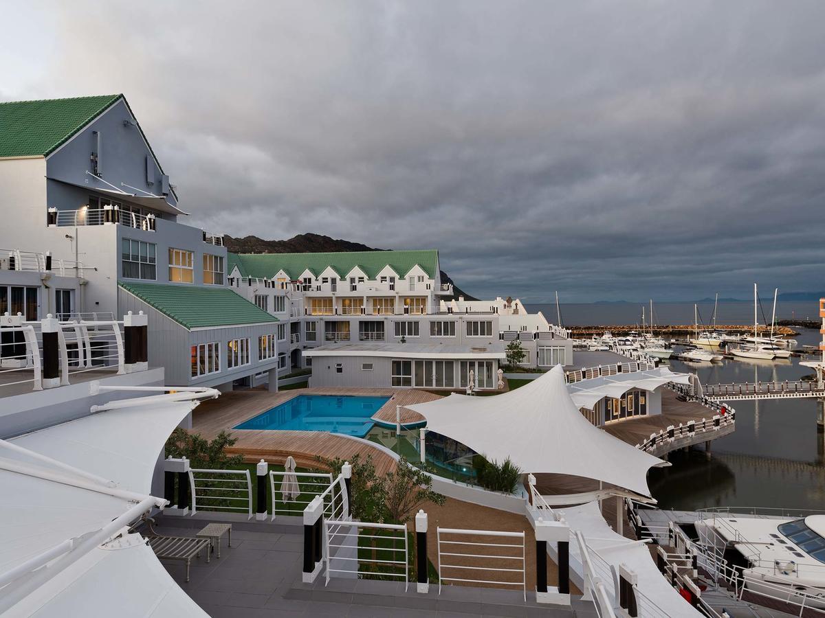 Krystal Beach Hotel Gordonʼs Bay Exterior foto